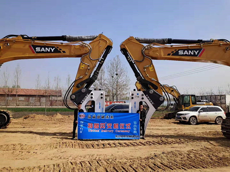 TRB2100-hydraulic-breaker-delivery-ceremony